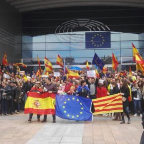 La agrupación de Ciudadanos en Bélgica en el acto de reivindicación de la unidad de España frente al Parlamento Europeo