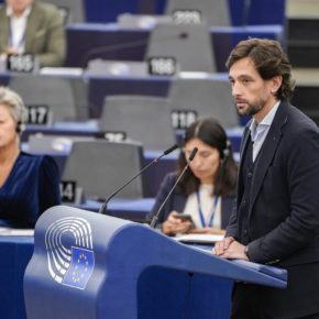 El Pleno de la Eurocámara aprueba una resolución que pide investigar la trama rusa del procés e incluye, a propuesta de CS, iniciar una investigación interna a Puigdemont